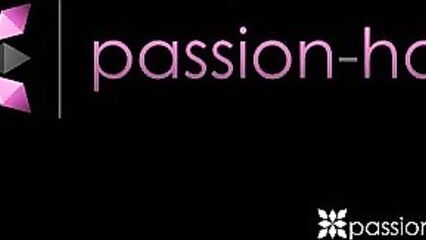 Жгучая брюнетка Капри Андерсон