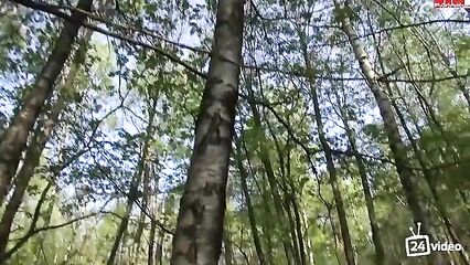 Анал с худой блондинкой в лесу