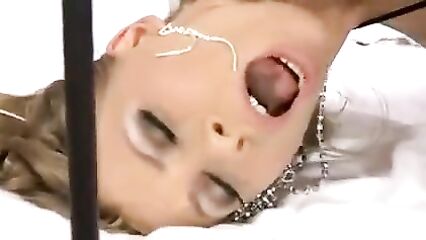 Длинный толстый член в худом анале блондинки