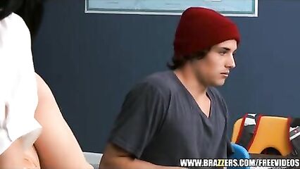 Учительница прямо в колледже трахнула ученика