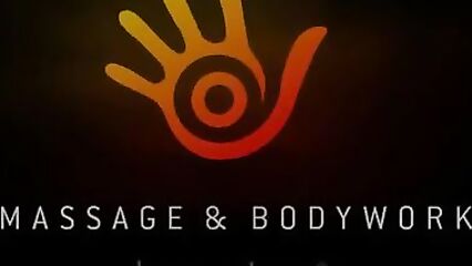 Порно массаж для длинноногой шоколадки