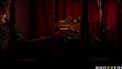 Фантастическое порно в анал с девушкой из фильмов ужасов