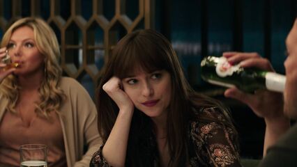 На пятьдесят оттенков темнее (Расширенная версия)