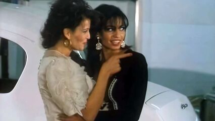 Моя жена любит всех (с русским переводом) 1995