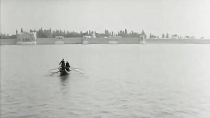 Тинто Брасс: Кто работает, тот потерян (На вершине мира) 1963