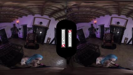 VR-porn: синеволосая красотка с длинными косами
