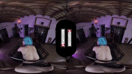 VR-porn: синеволосая красотка с длинными косами