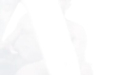 Сексуальную блондинку Kali Roses трахнул большой черный член