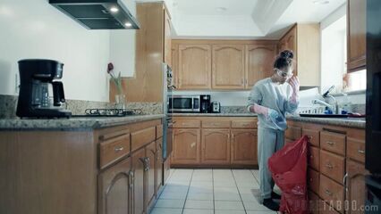 Мрачное будущее: Пандемия, часть 1. Короткометражное порно