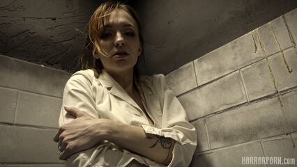 Безжалостное чудовище трахает в анал своего создателя