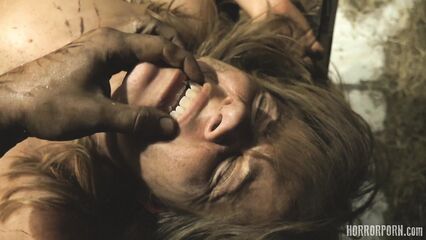 Пленницы в кроличьей клетке — порно ужасы на ночь