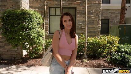 Пикаперы сняли молодую красотку, с русским переводом!