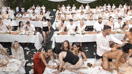 Извращенная семейка: Девственная студентка получила сперму