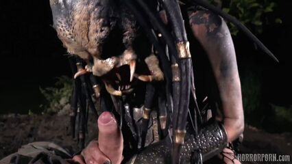 Порно фильм 14: Хищник-охотник за членами (2021)