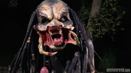 Порно фильм 14: Хищник-охотник за членами (2021)